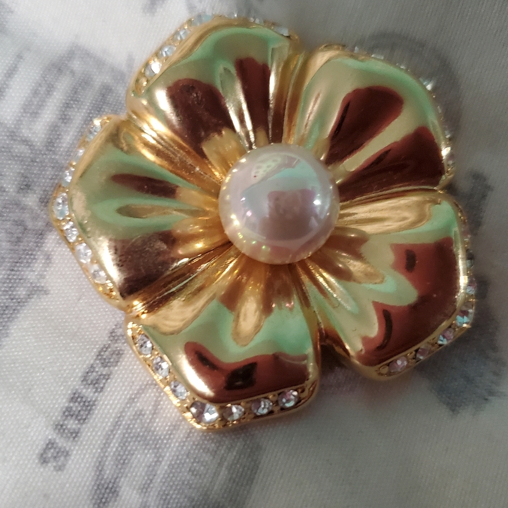 NOLAN MILLER Gold Plated Flower Floral BROOCH PIN Faux Pearl Swarovski Crystals